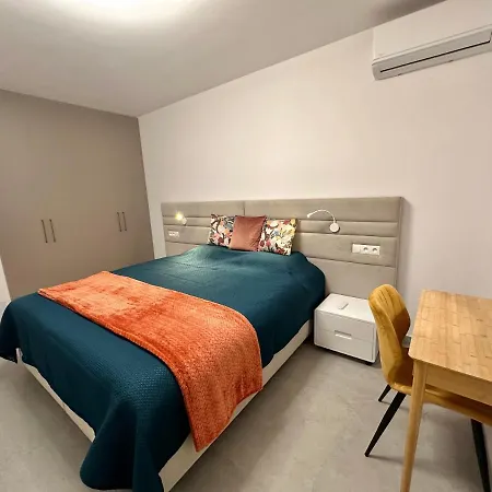Sunset & Heated Pool Apartament